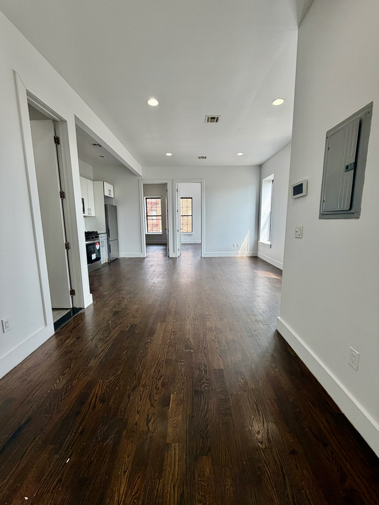 3021 Tilden Avenue - Photo 2