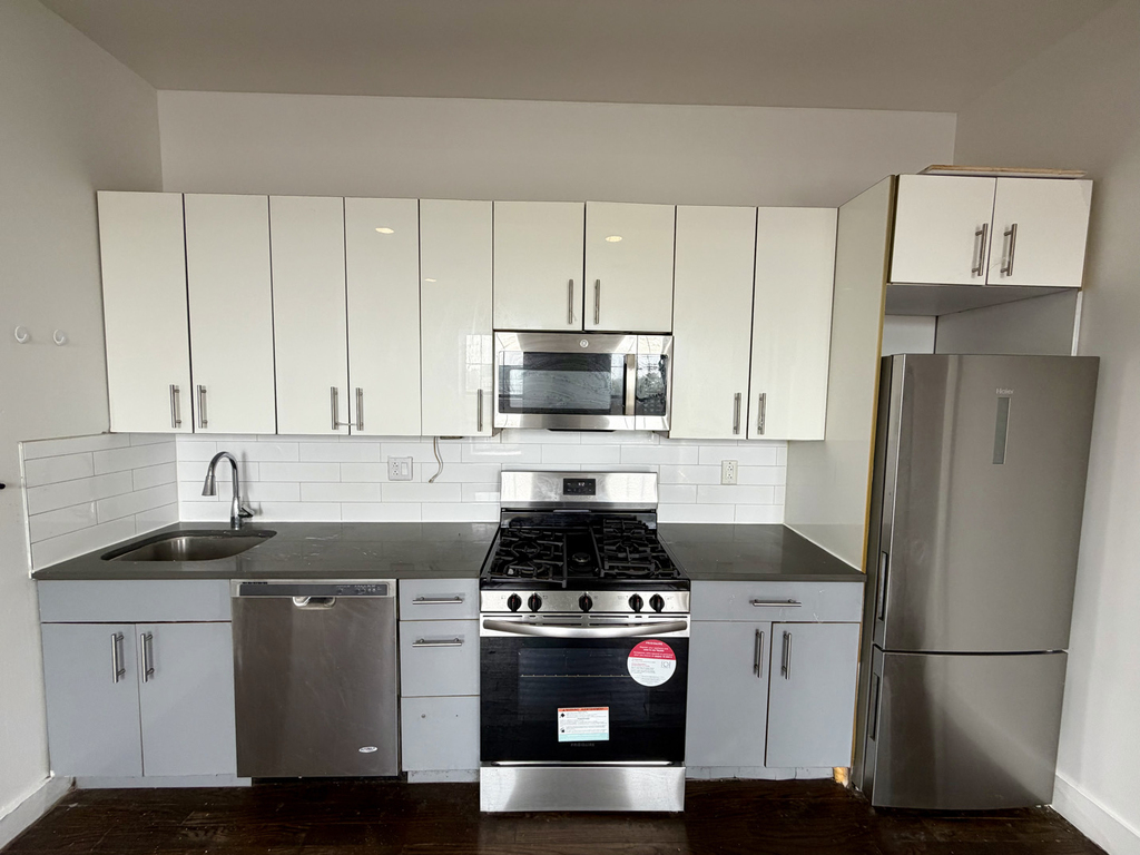 3021 Tilden Avenue - Photo 0
