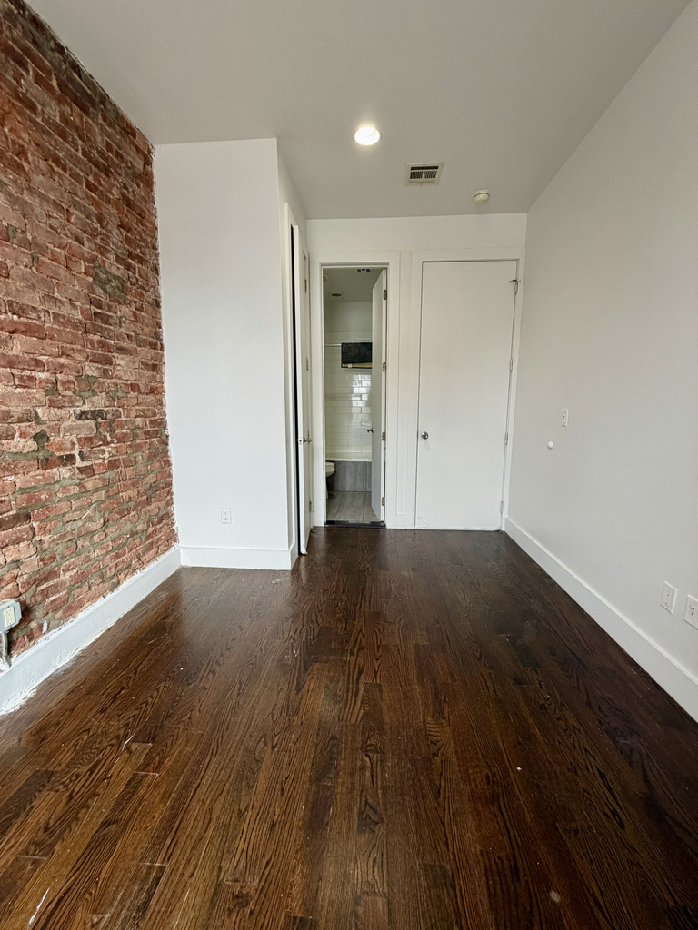 3021 Tilden Avenue - Photo 13