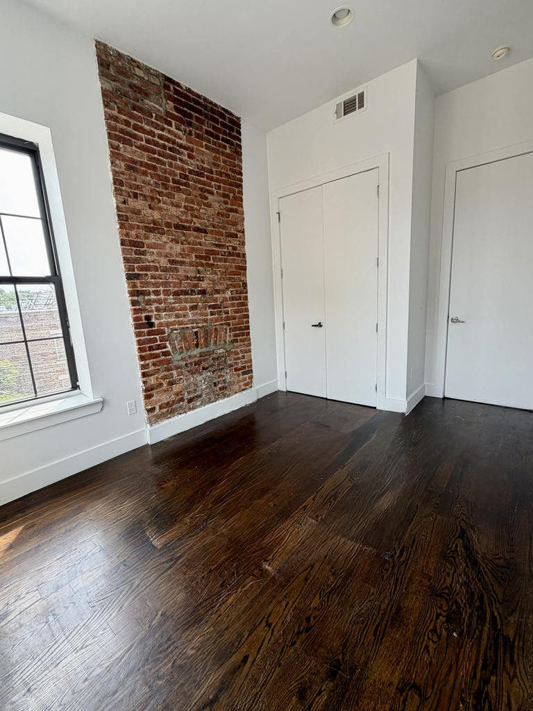 3021 Tilden Avenue - Photo 9