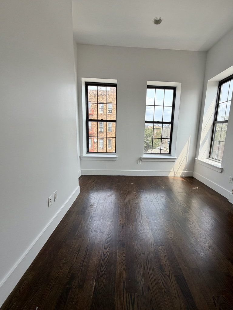 3021 Tilden Avenue - Photo 7