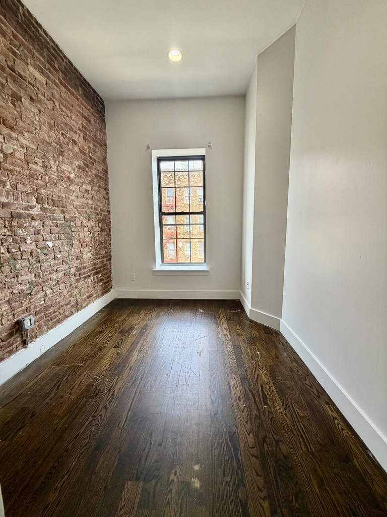 3021 Tilden Avenue - Photo 4