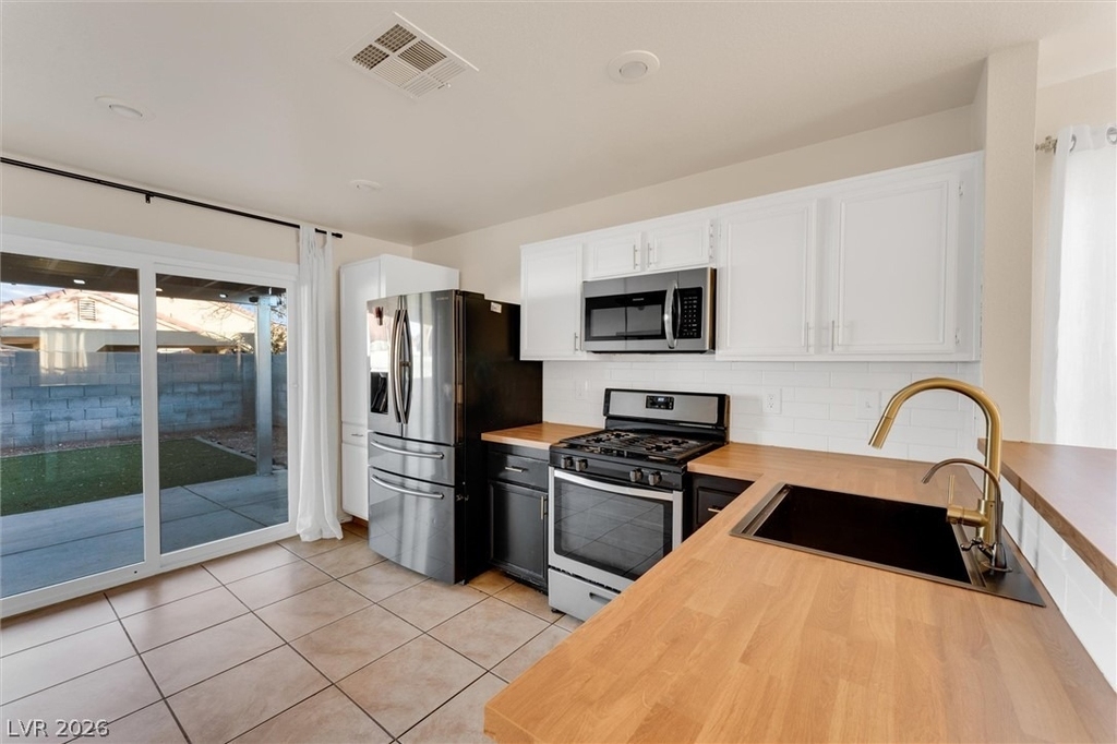 1072 Sky Rock Court - Photo 5