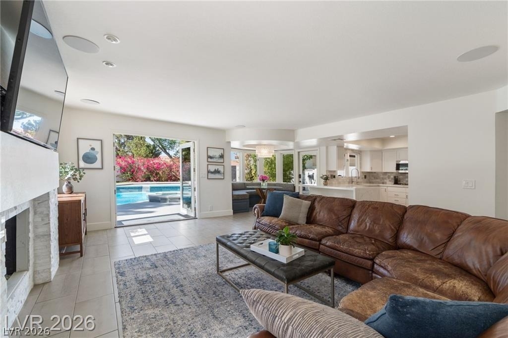 2233 Versailles Court - Photo 15