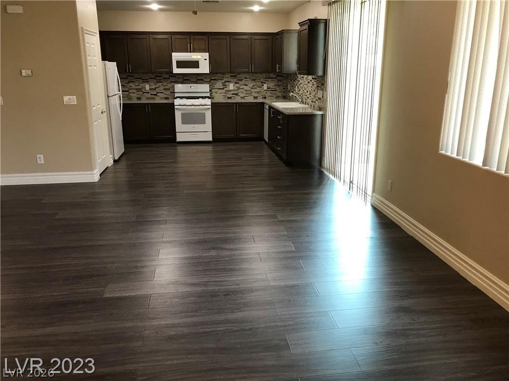 9746 Kampsville Avenue - Photo 7