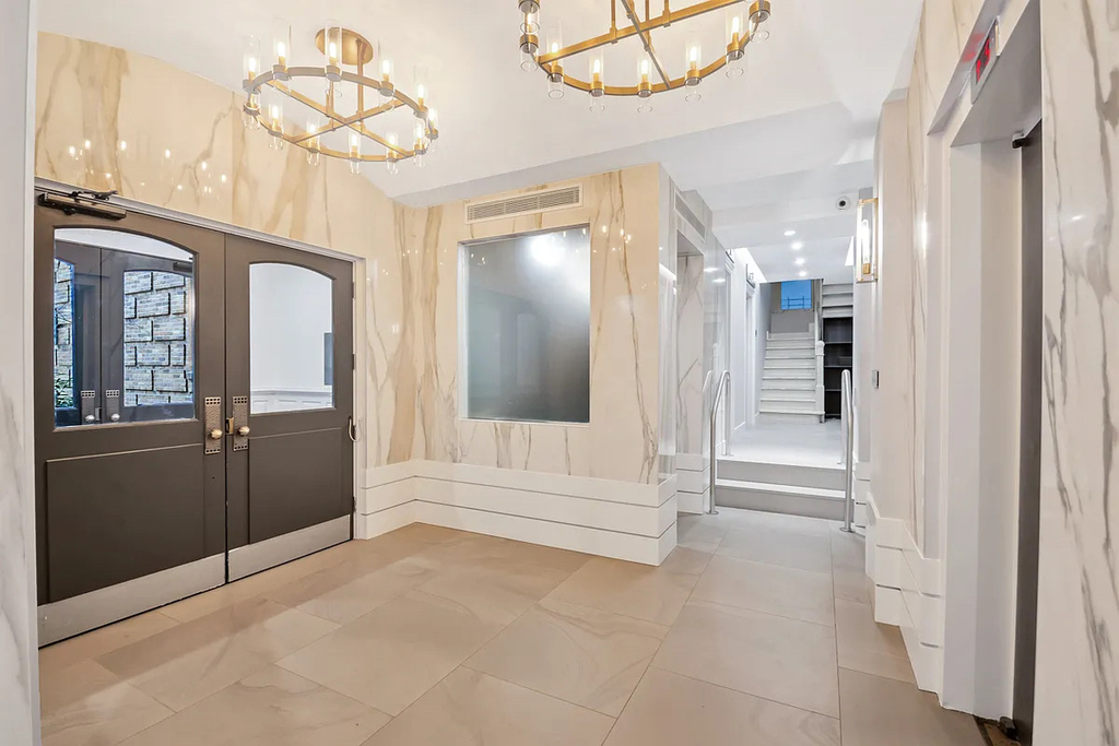 226 East 70th Street - Photo 7
