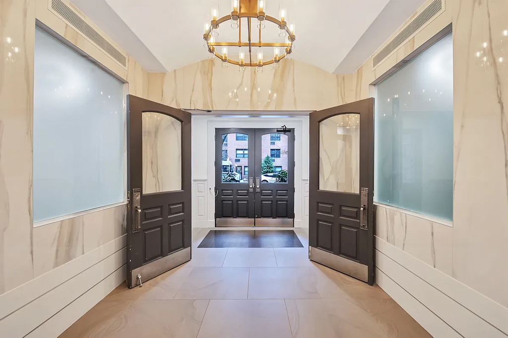 226 East 70th Street - Photo 6