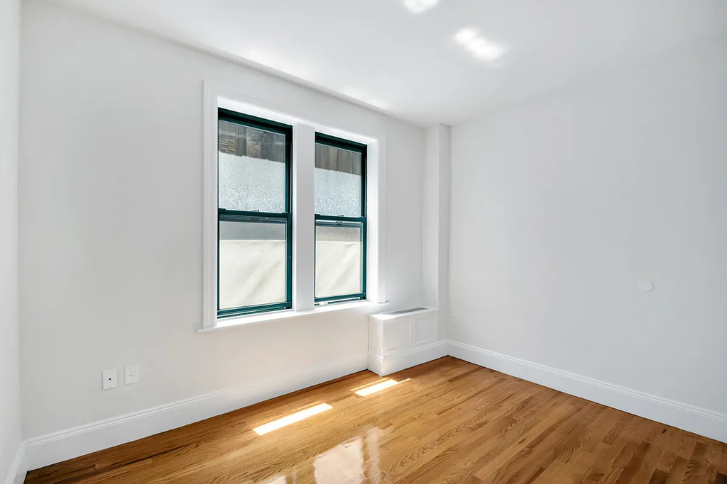 226 East 70th Street - Photo 5