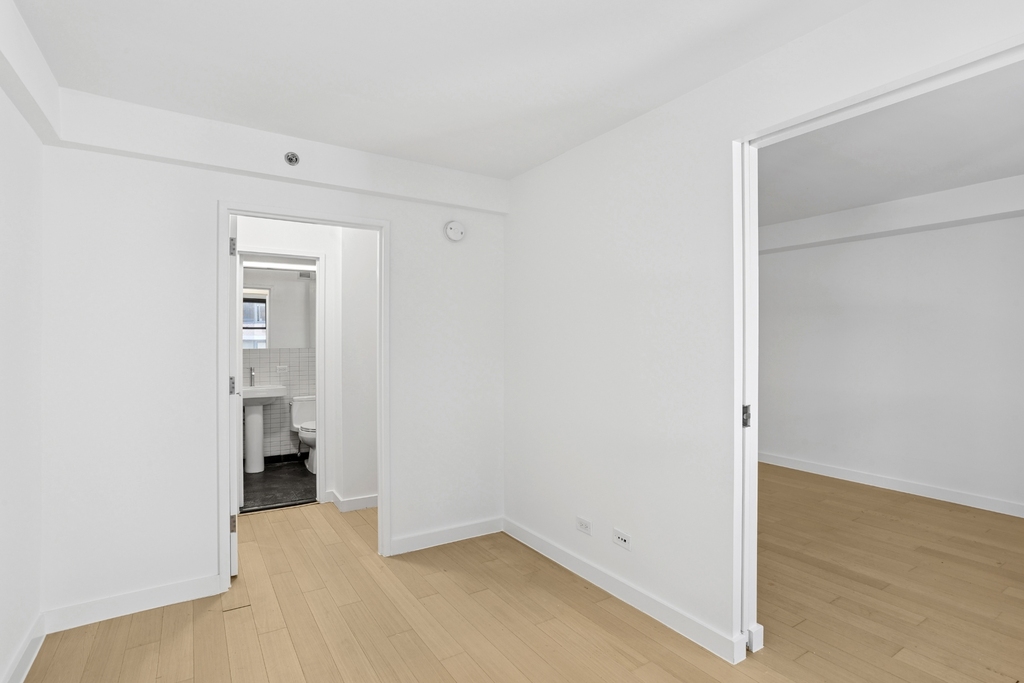 East 39th Street - Photo 3