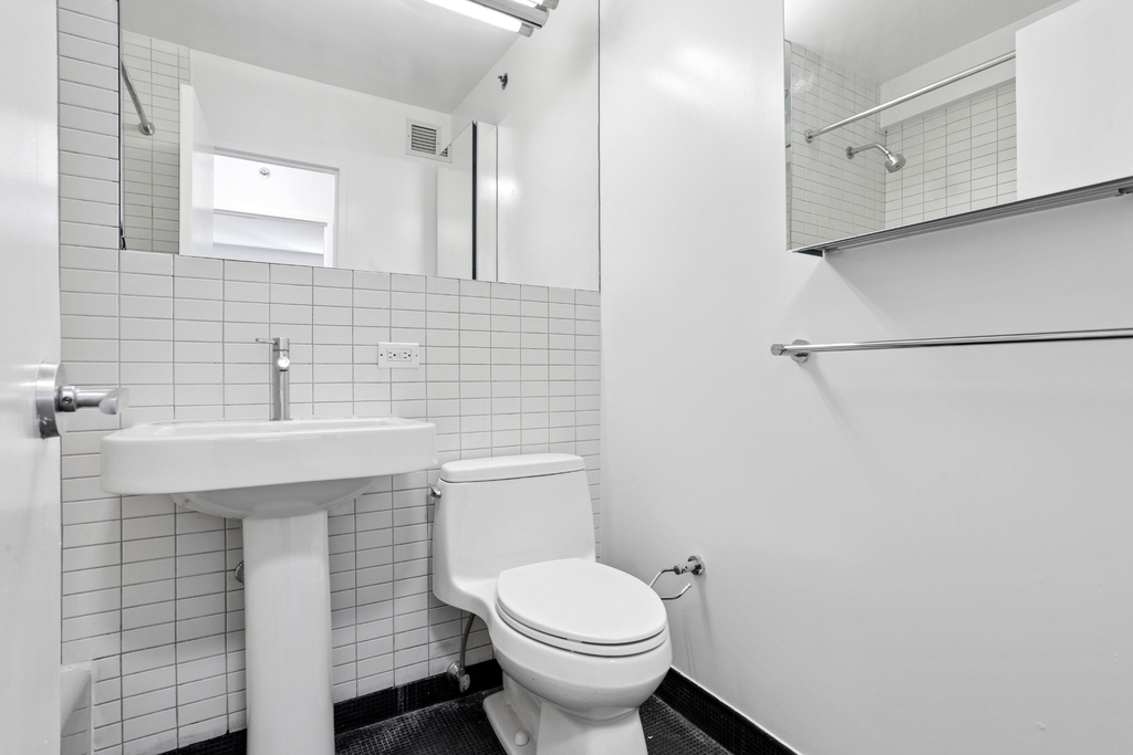 East 39th Street - Photo 5