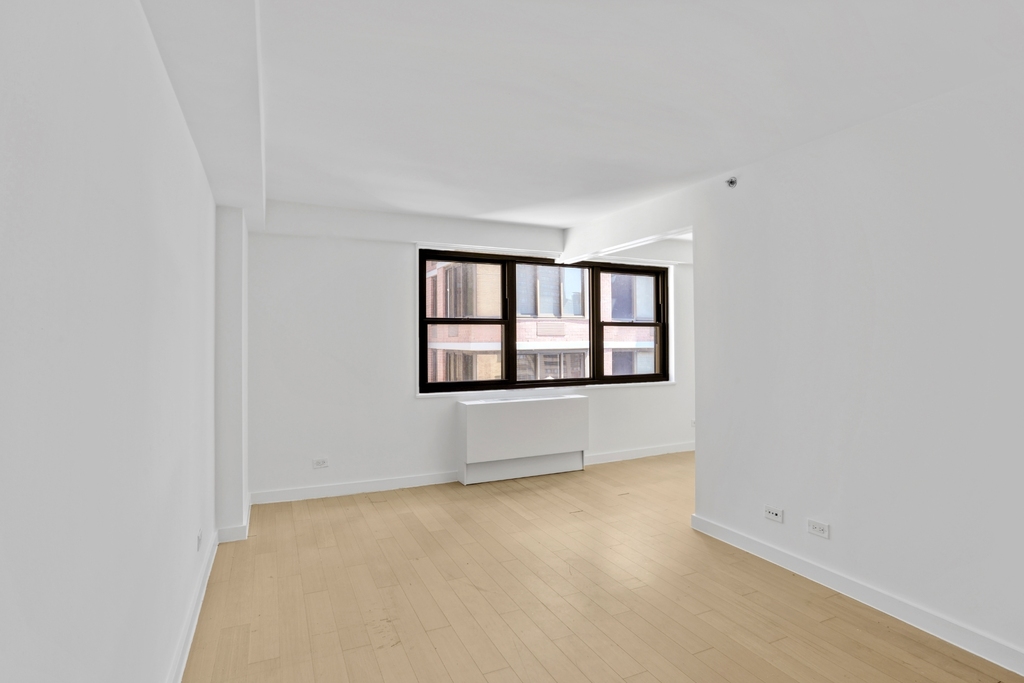 East 39th Street - Photo 2