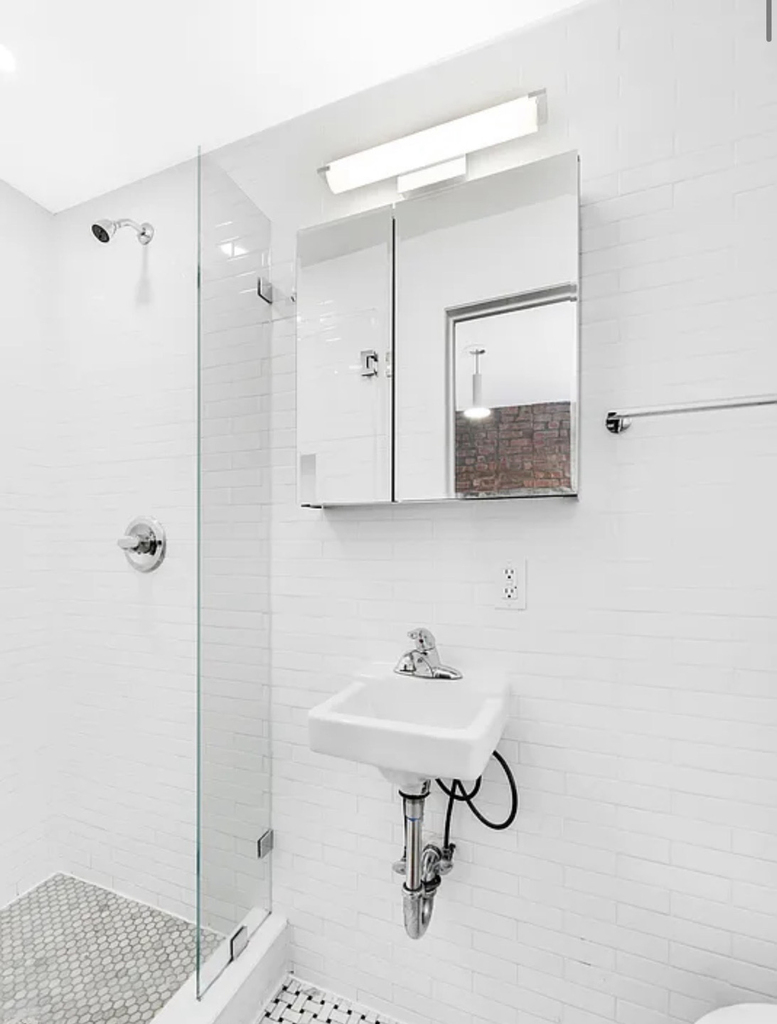 98 Christopher Street - Photo 3