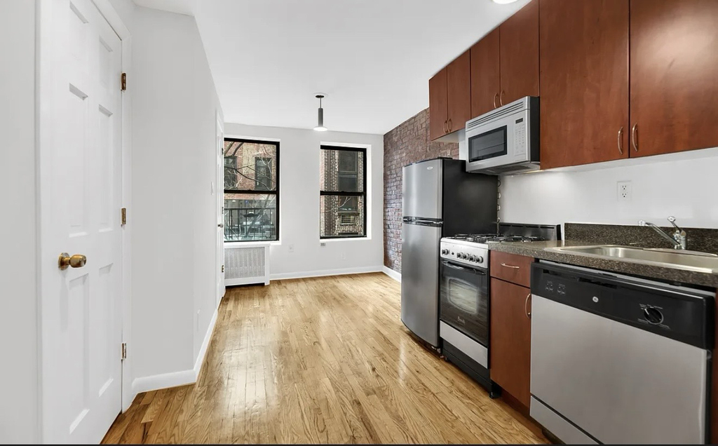 98 Christopher Street - Photo 0