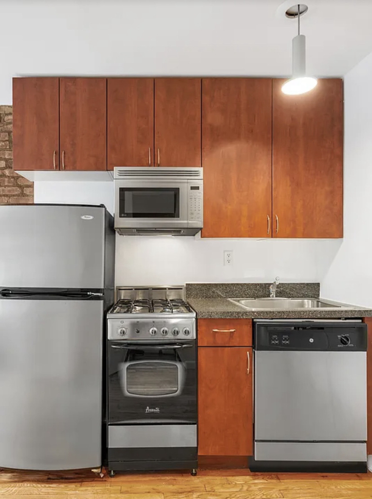 98 Christopher Street - Photo 1
