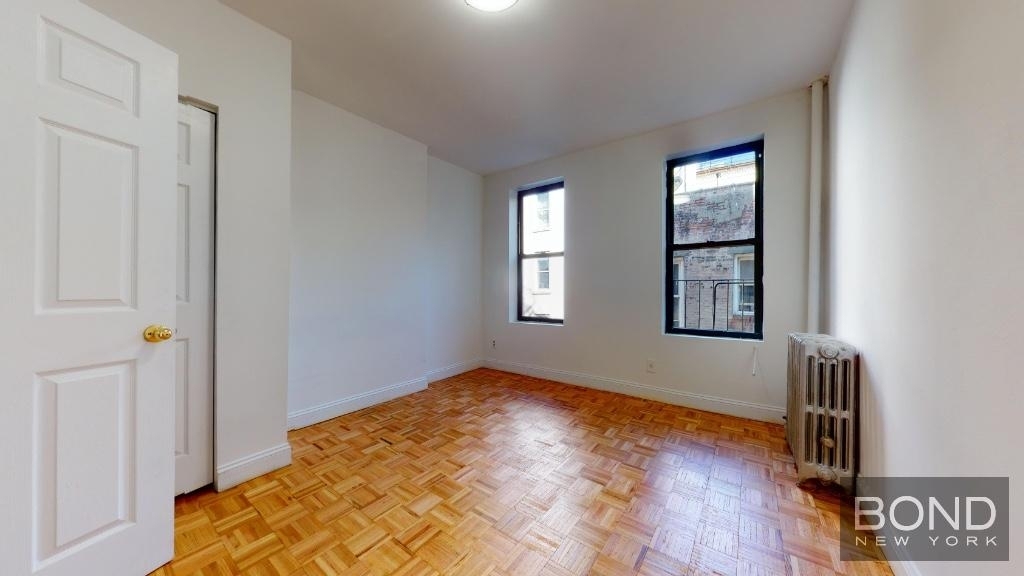 405 West 50th Street - Photo 2