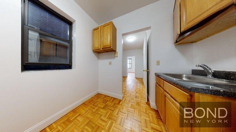 405 West 50th Street - Photo 3