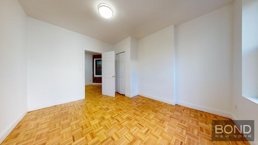 405 West 50th Street - Photo 6