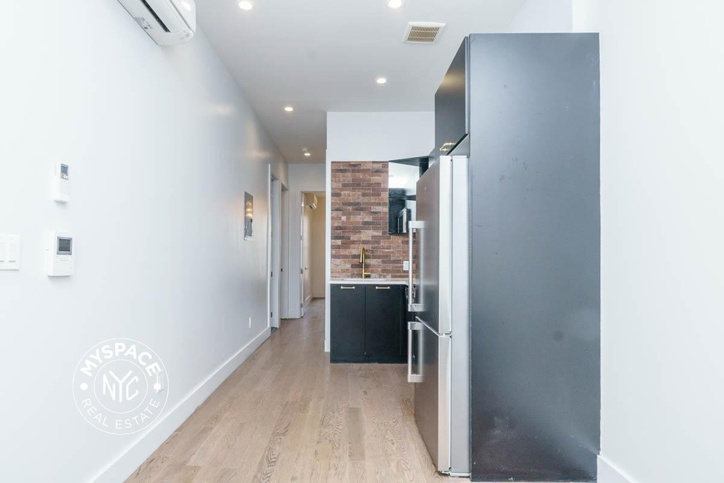 99 Varet Street - Photo 2