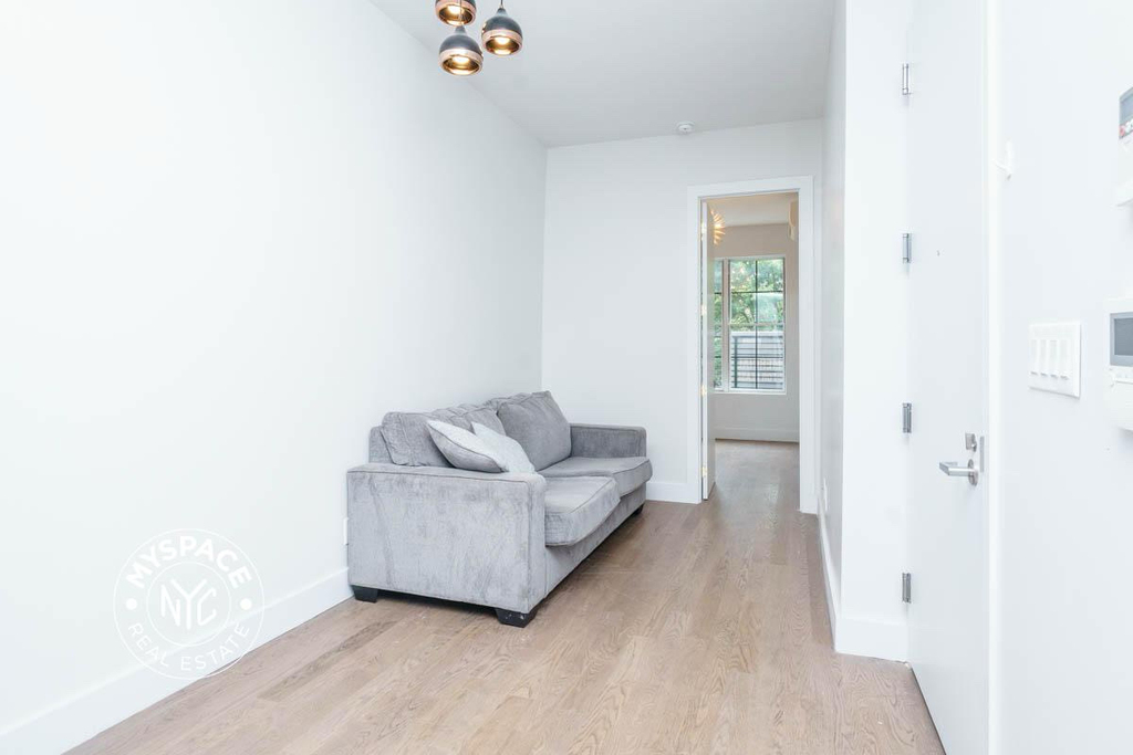 99 Varet Street - Photo 0