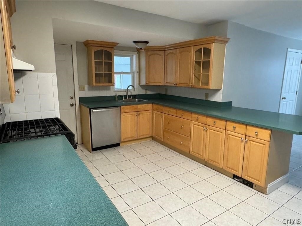 34 Syracuse Street - Photo 6