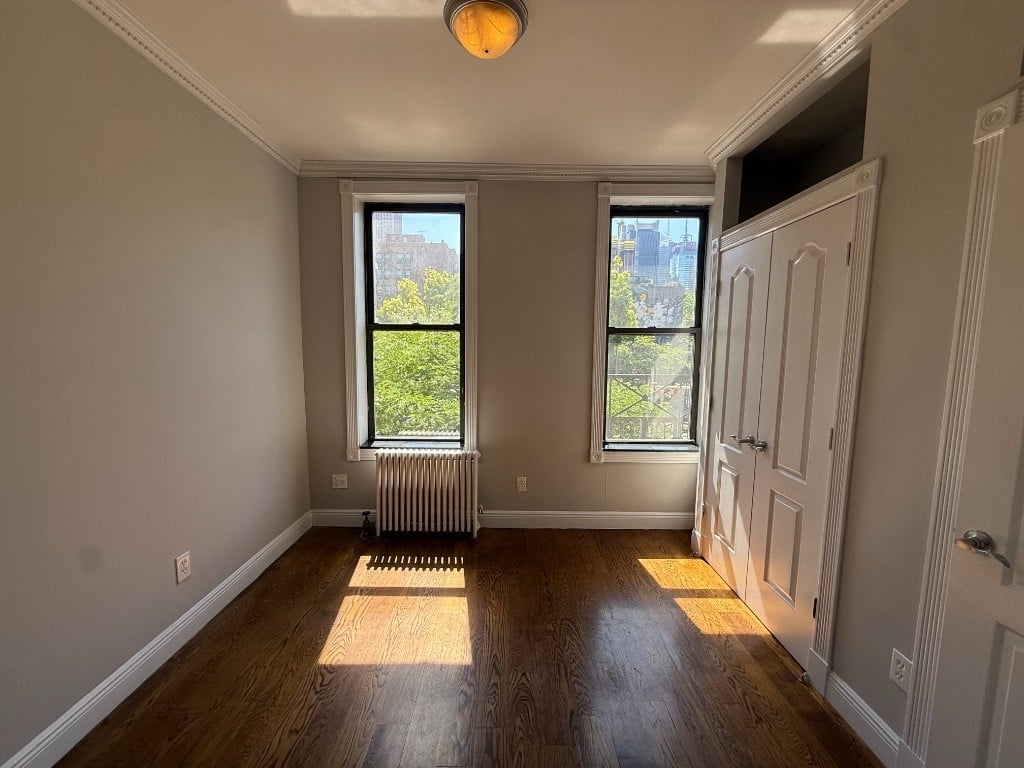 Tenth Avenue - Photo 7