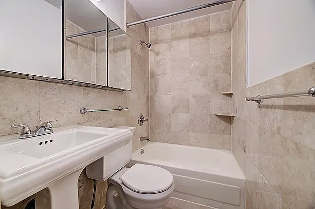 219 East 23rd Street - Photo 4
