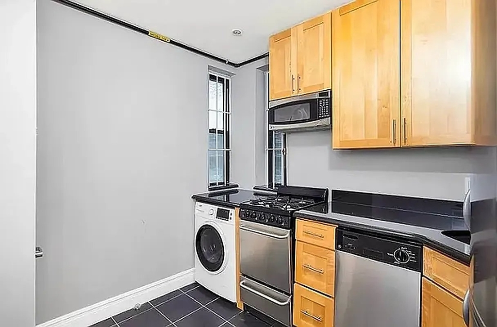 219 East 23rd Street - Photo 3