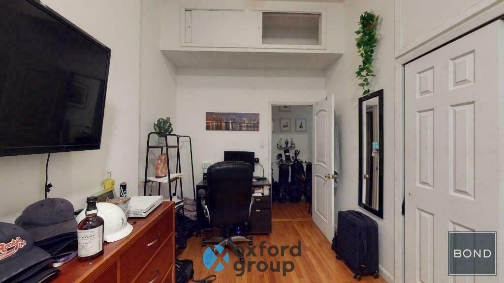 East 39th Street - Photo 6