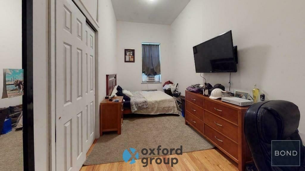East 39th Street - Photo 8