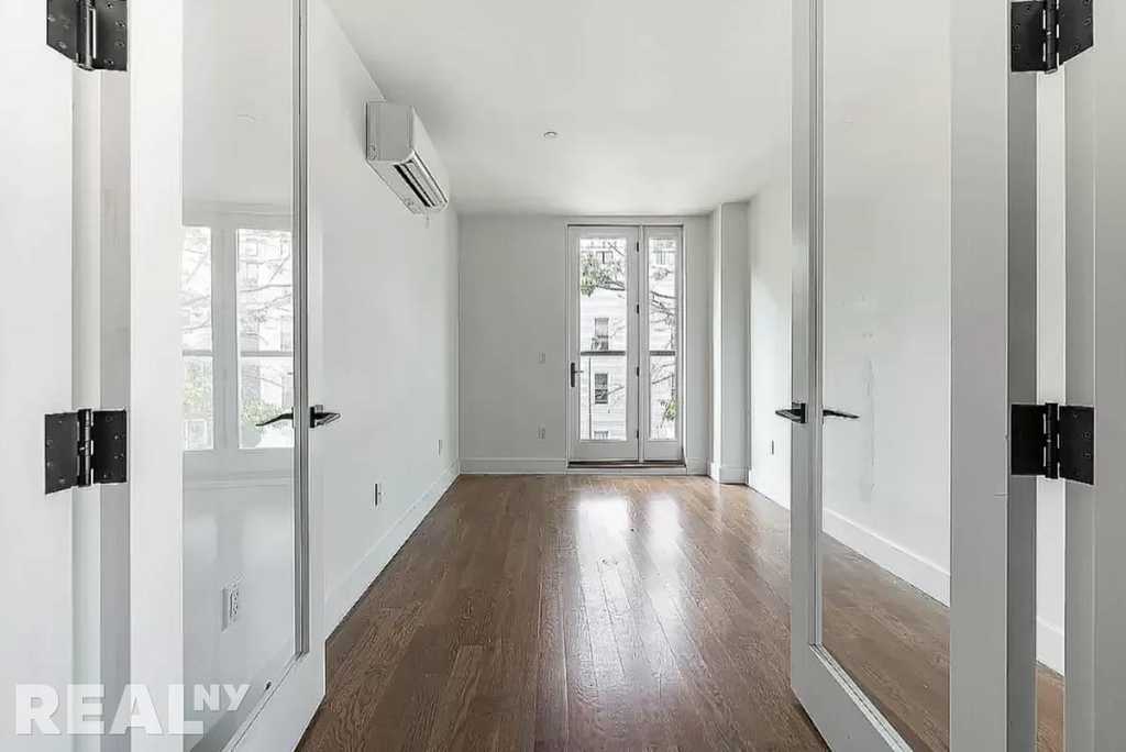 Newkirk Avenue - Photo 4