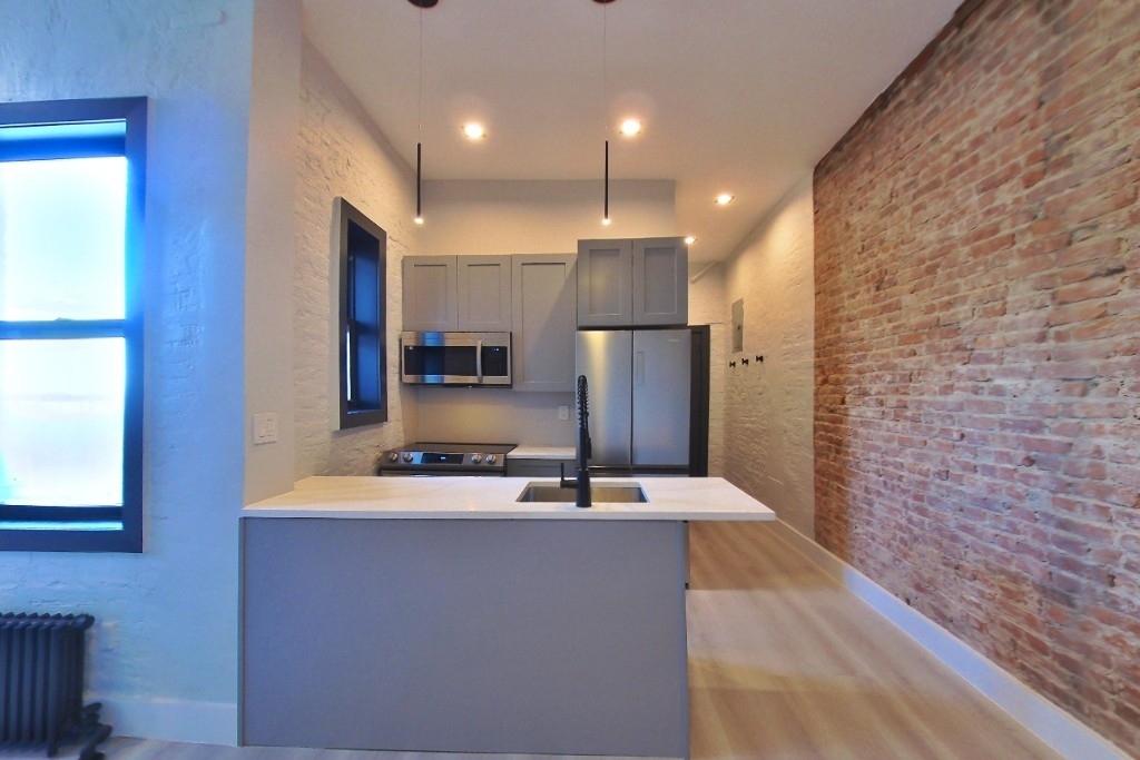 Leroy St - Photo 2