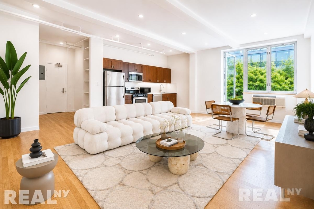 Grand Avenue - Photo 1