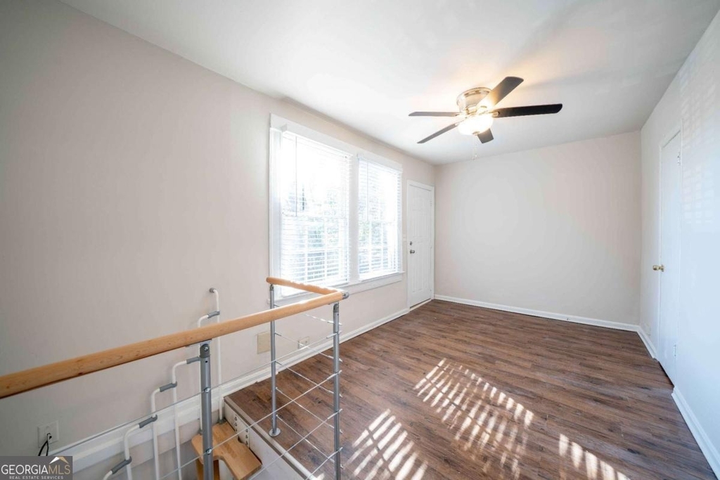 716 Lakeview Avenue Ne - Photo 8