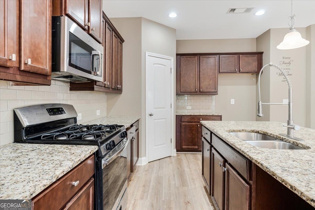 250 Jackson Avenue - Photo 6