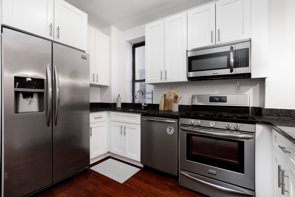 223 Bainbridge Street #3R - Photo 3