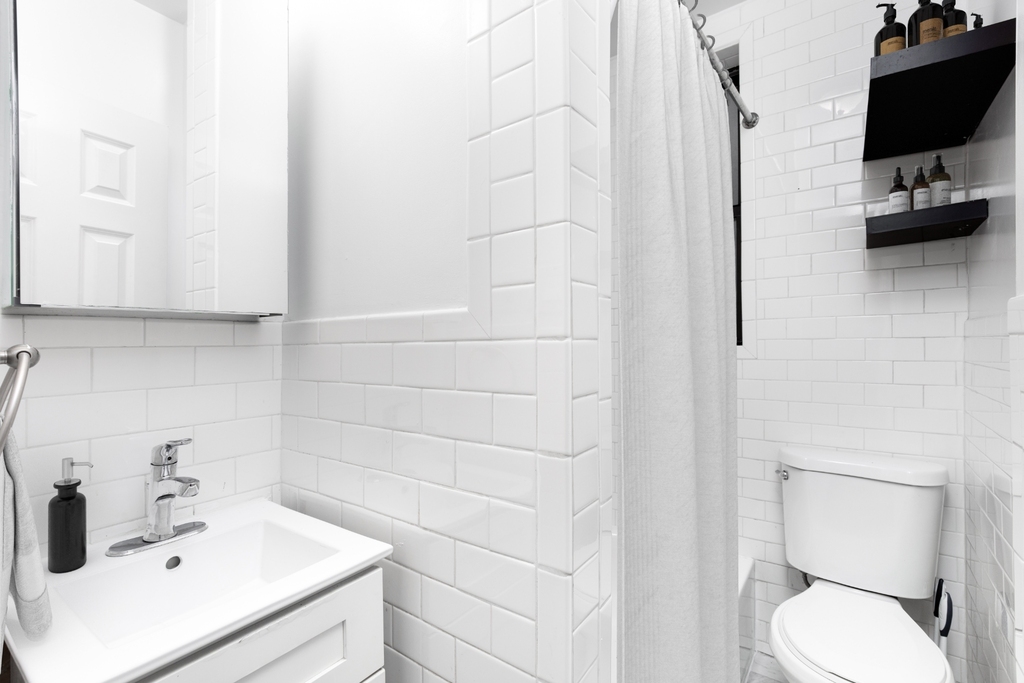223 Bainbridge Street #3R - Photo 10
