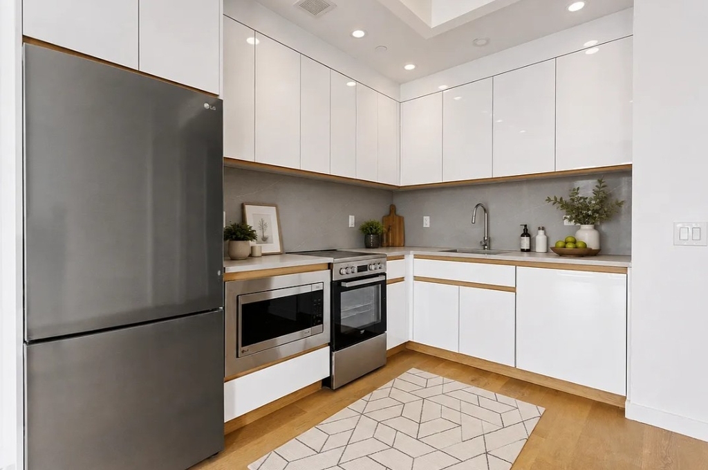 99 Fleet Place - Photo 1