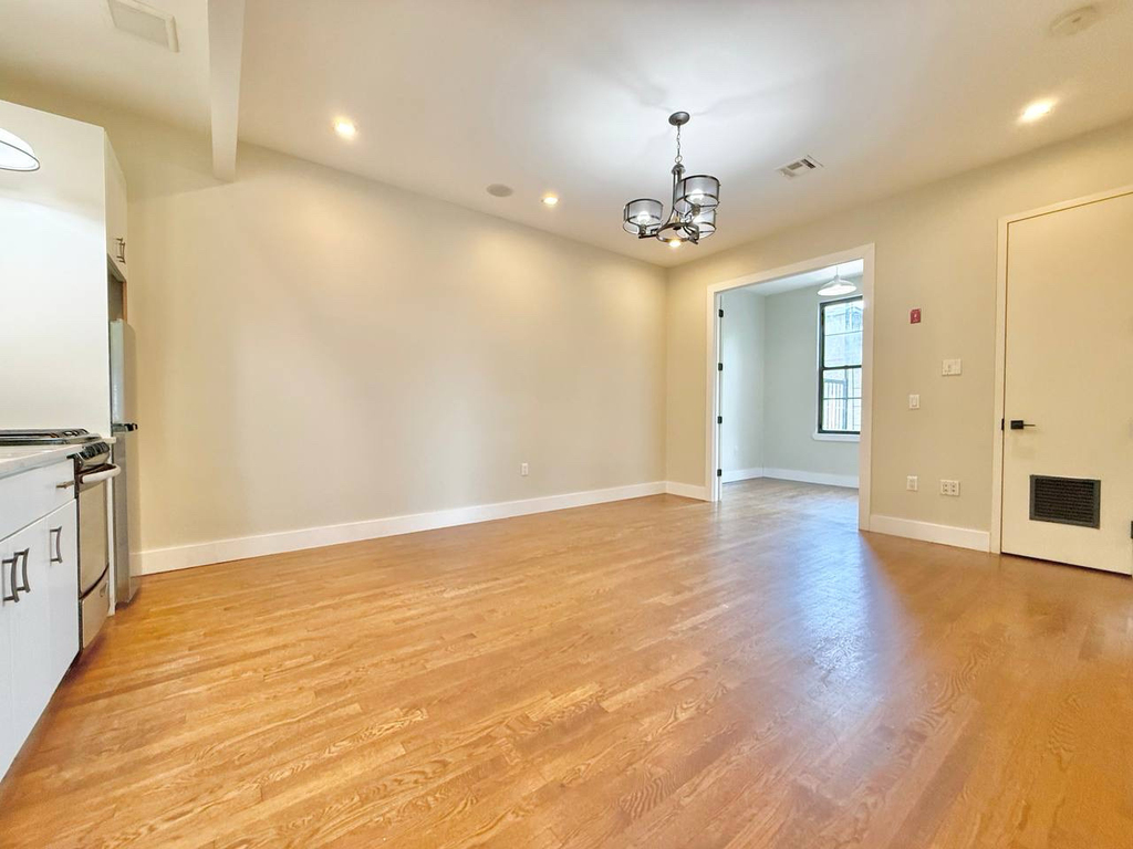 565 Evergreen Avenue - Photo 1