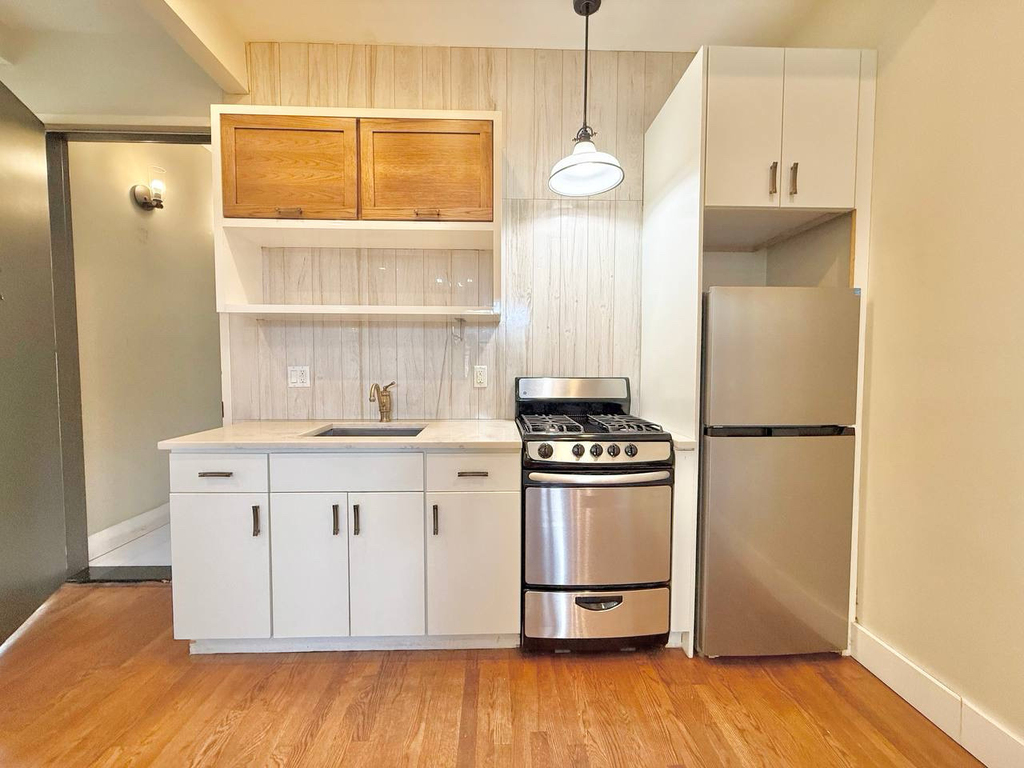 565 Evergreen Avenue - Photo 4