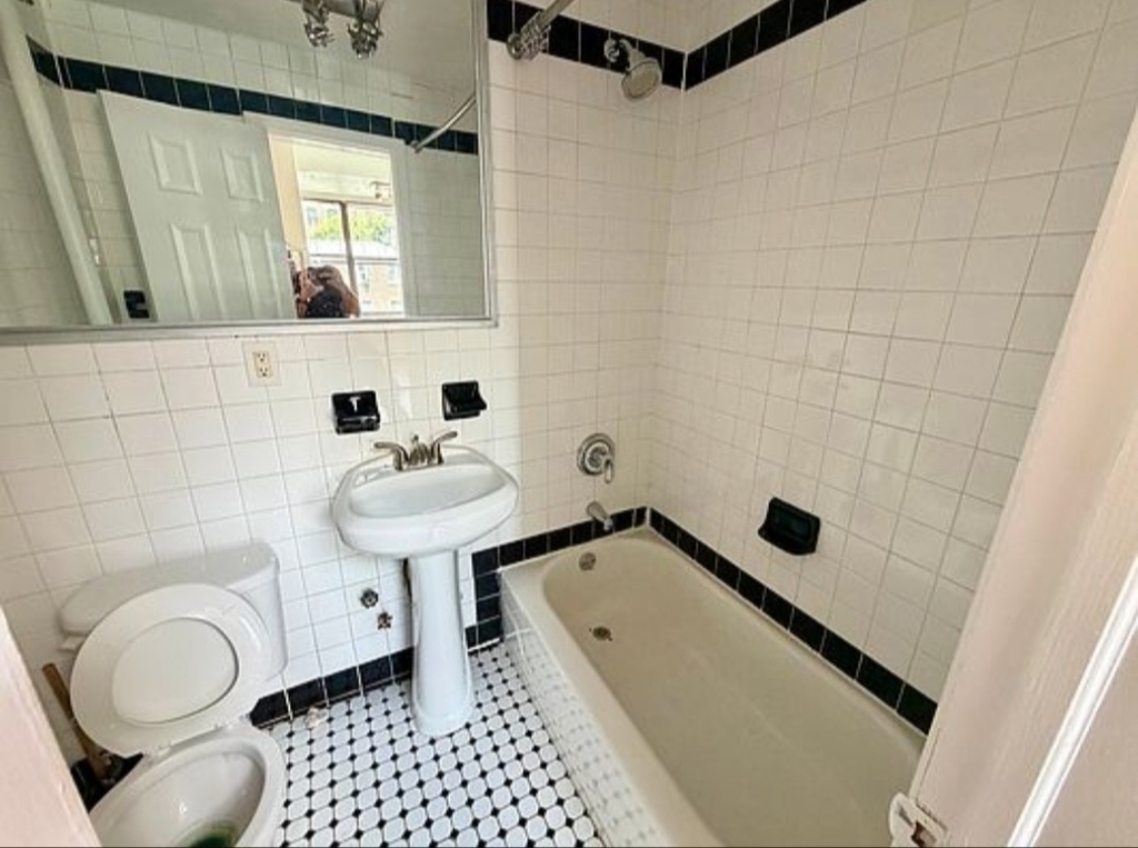 31 West 8th Street - Photo 3