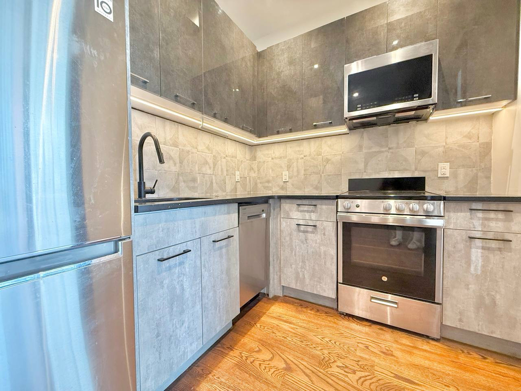 340 Irving Avenue - Photo 2