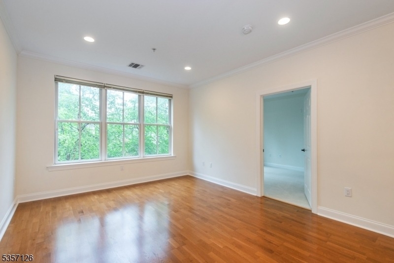 545 Morris Ave - Photo 7