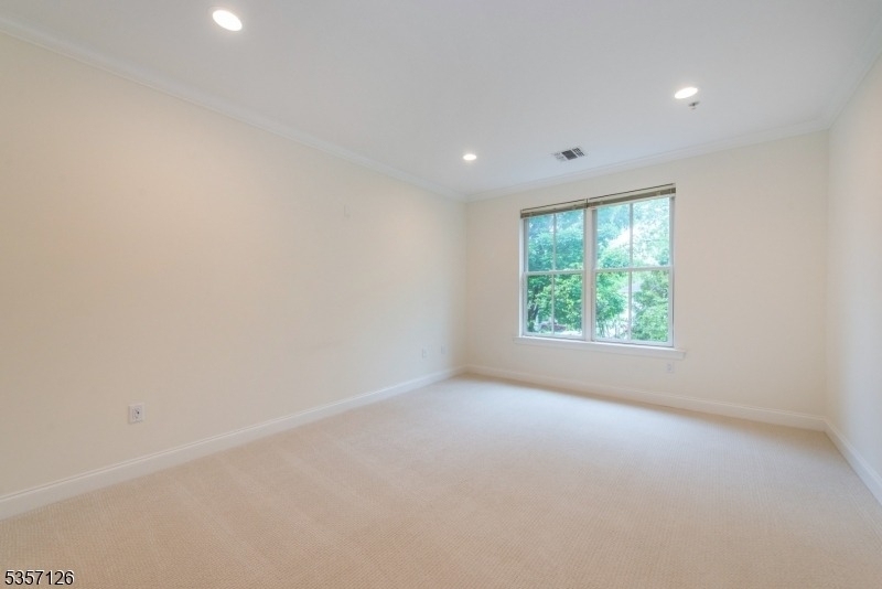 545 Morris Ave - Photo 16