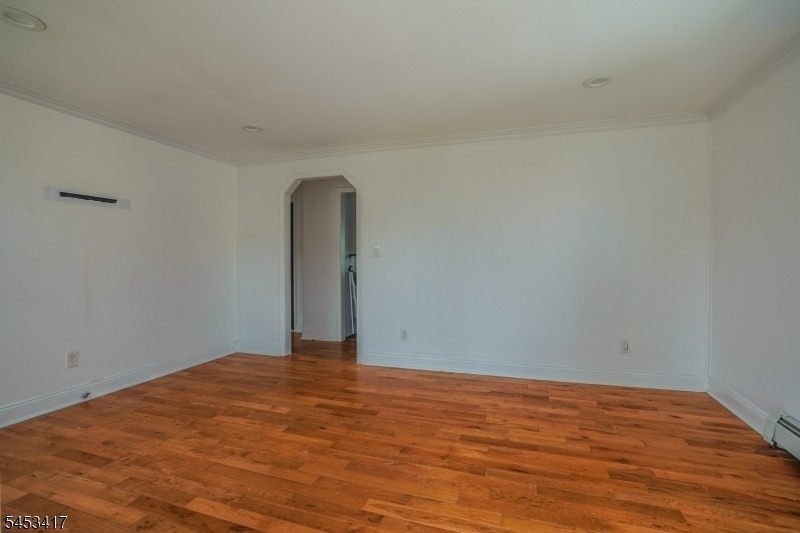 211 Bradford Ave - Photo 3
