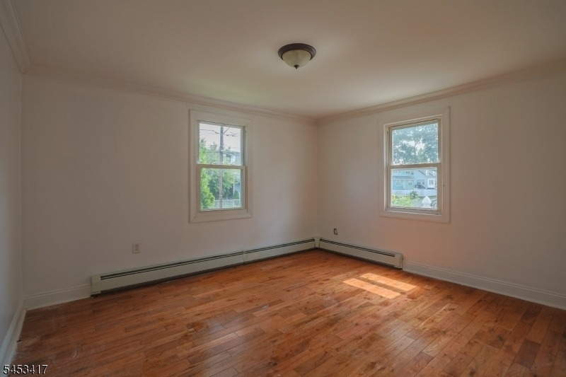 211 Bradford Ave - Photo 2