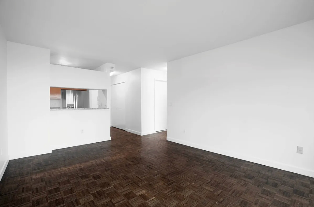 West 42nd Street - Photo 1