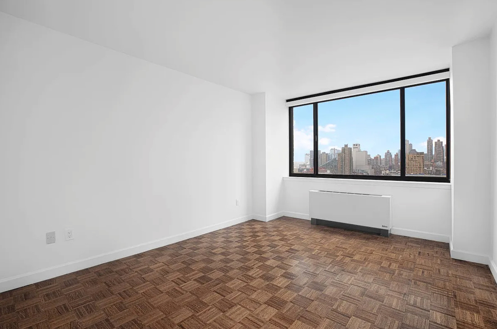West 42nd Street - Photo 3