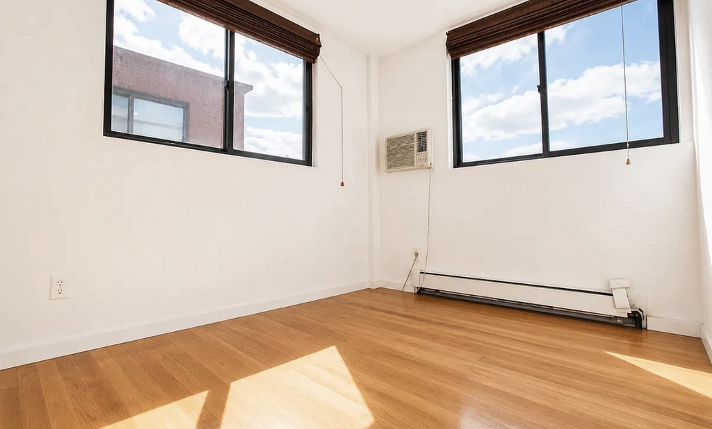 259 Elizabeth Street - Photo 2