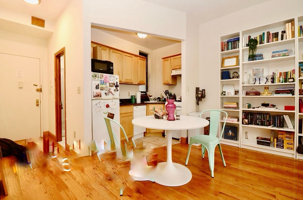 Columbus Avenue/West 84th St. - Photo 3