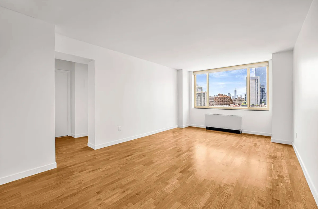 West 42nd Street - Photo 0